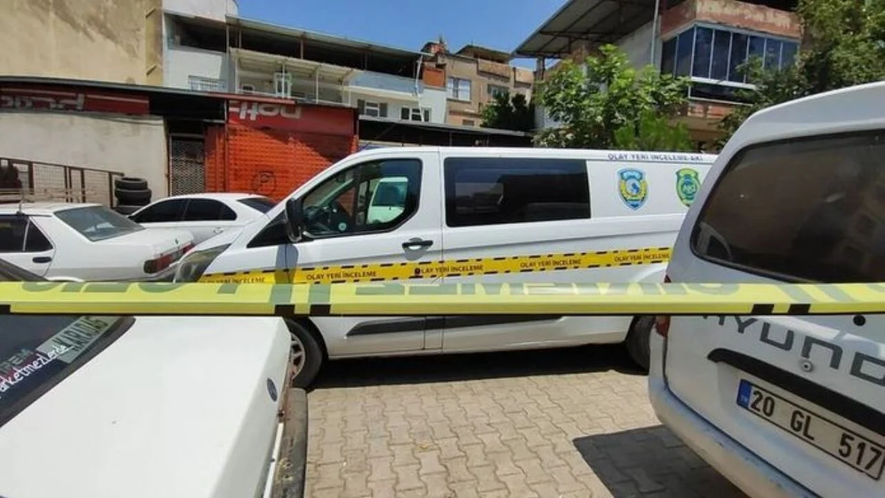 İzmir'de kadın cinayeti: Yaşlı adam eşini öldürüp intihar etti