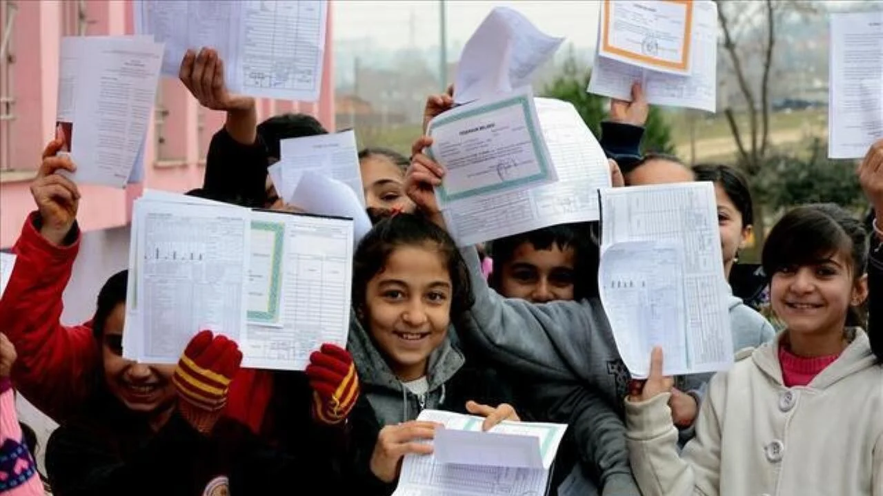 Karneler saat kaçta verilecek? 20 Haziran 2025 karne günü detayları