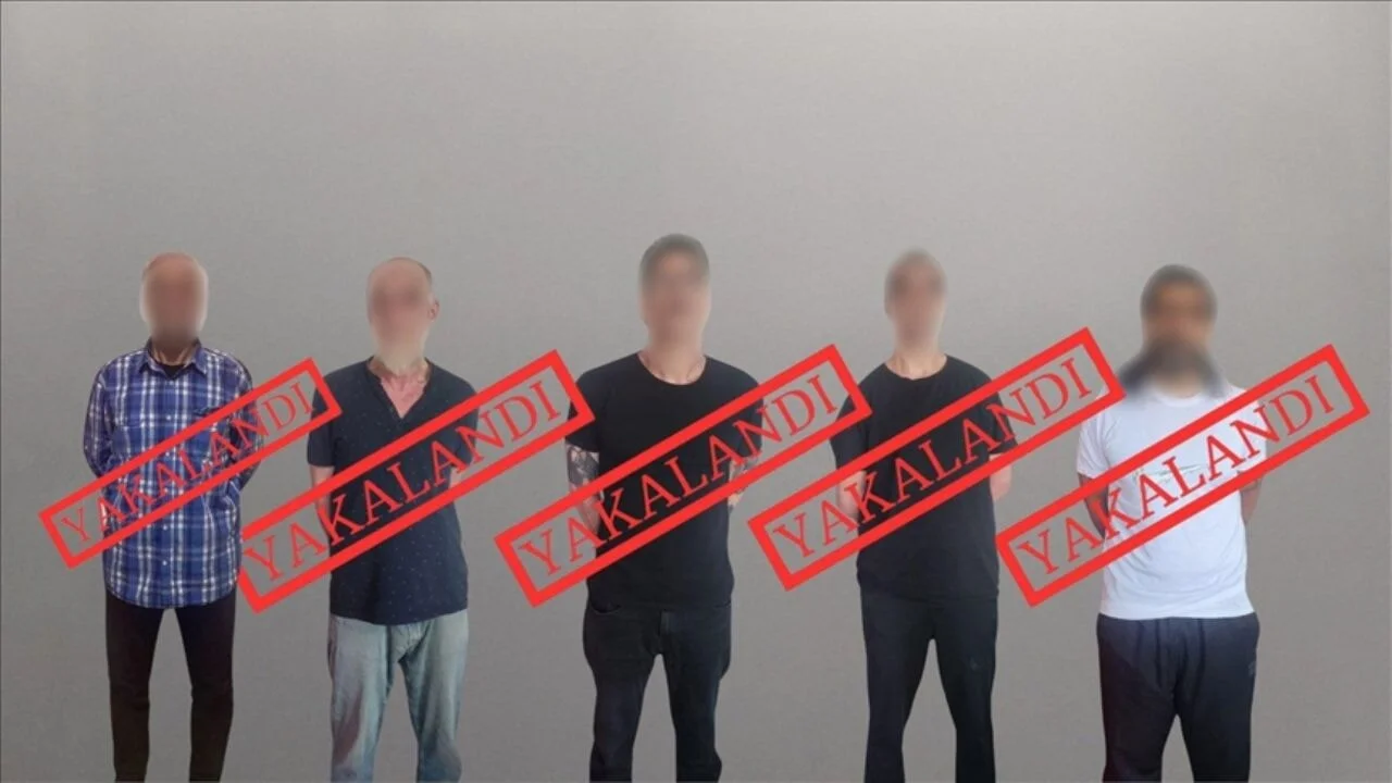 Kırmızı bültenle aranan 5 kişi Gürcistan'da yakalandı
