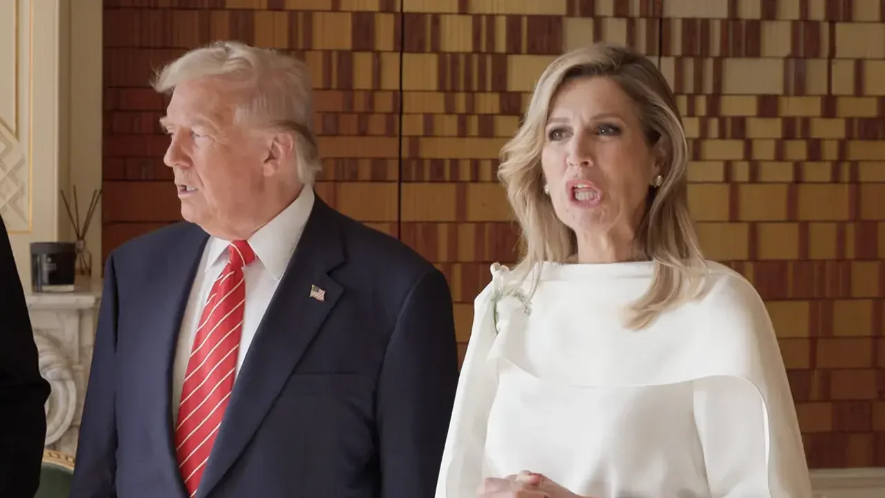 Kraliçe, kameraların önünde Trump'la dalga geçti