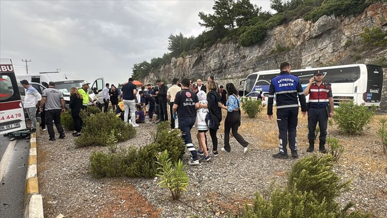 Milas-Bodrum yolunda zincirleme kaza
