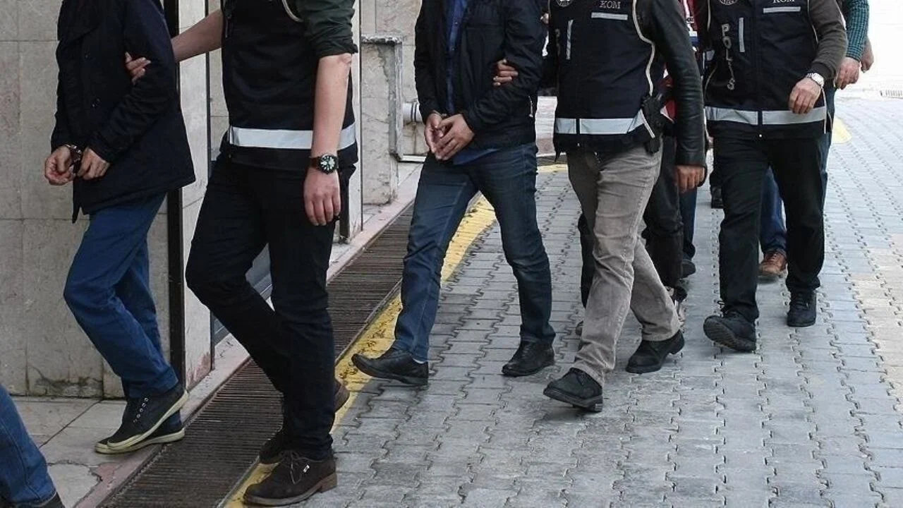 Sosyal medya operasyonu: 11 fenomene gözaltı