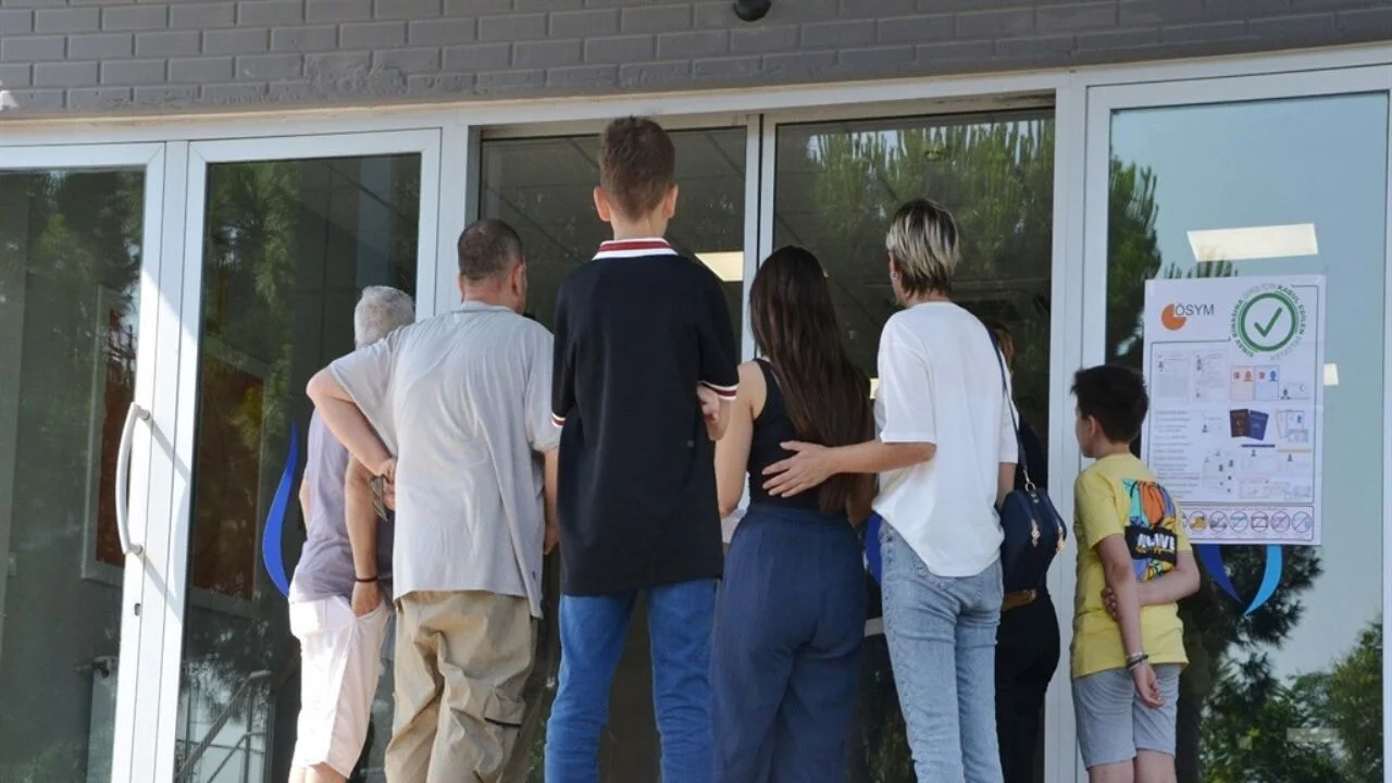 YKS'ye kimlik kartı yerine otobüs kartıyla geldi