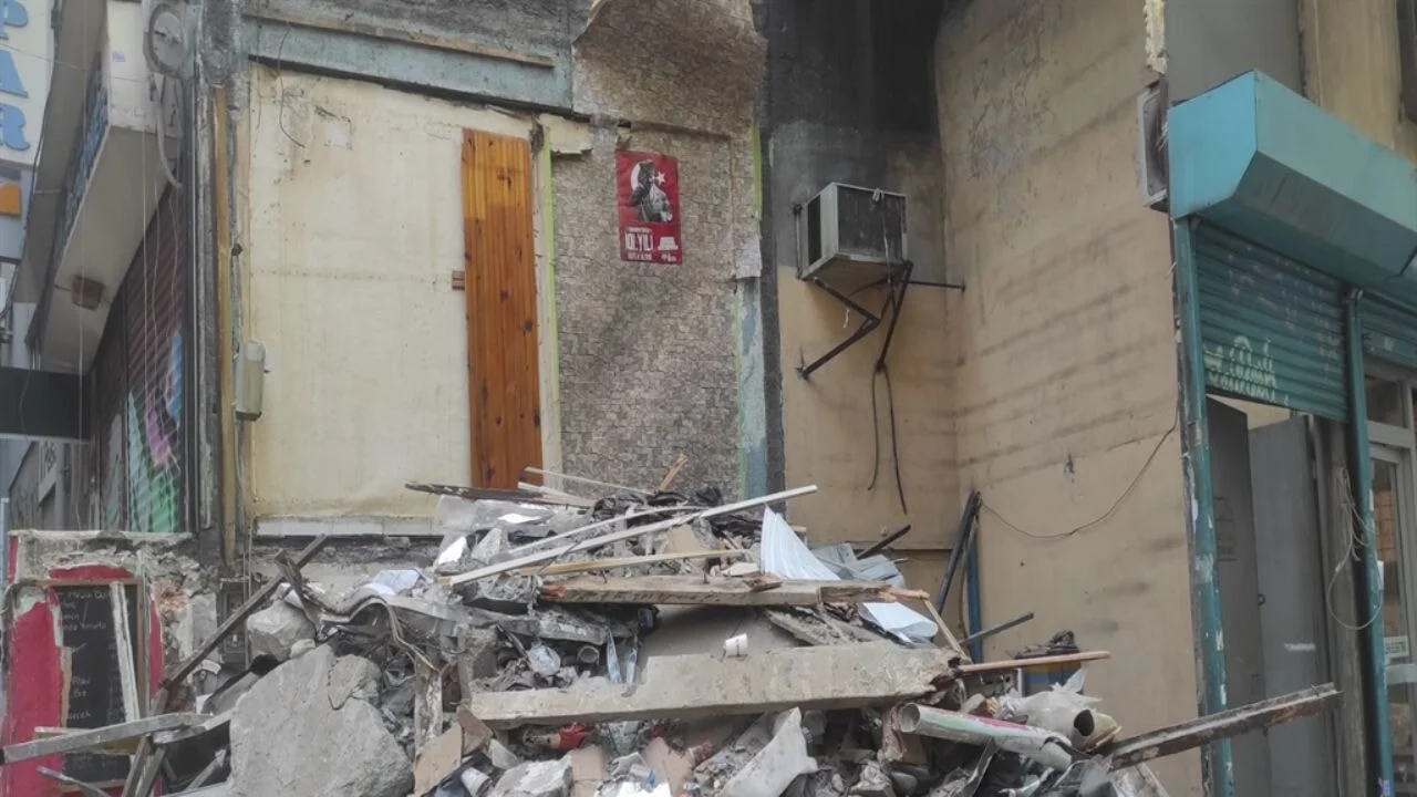 Beyoğlu'ndaki patlamanın izleri gündüz ortaya çıktı