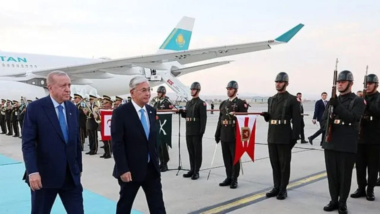 Cumhurbaşkanı Erdoğan, Kazakistan Cumhurbaşkanı Tokayev'i Esenboğa Havalimanın'da karşıladı