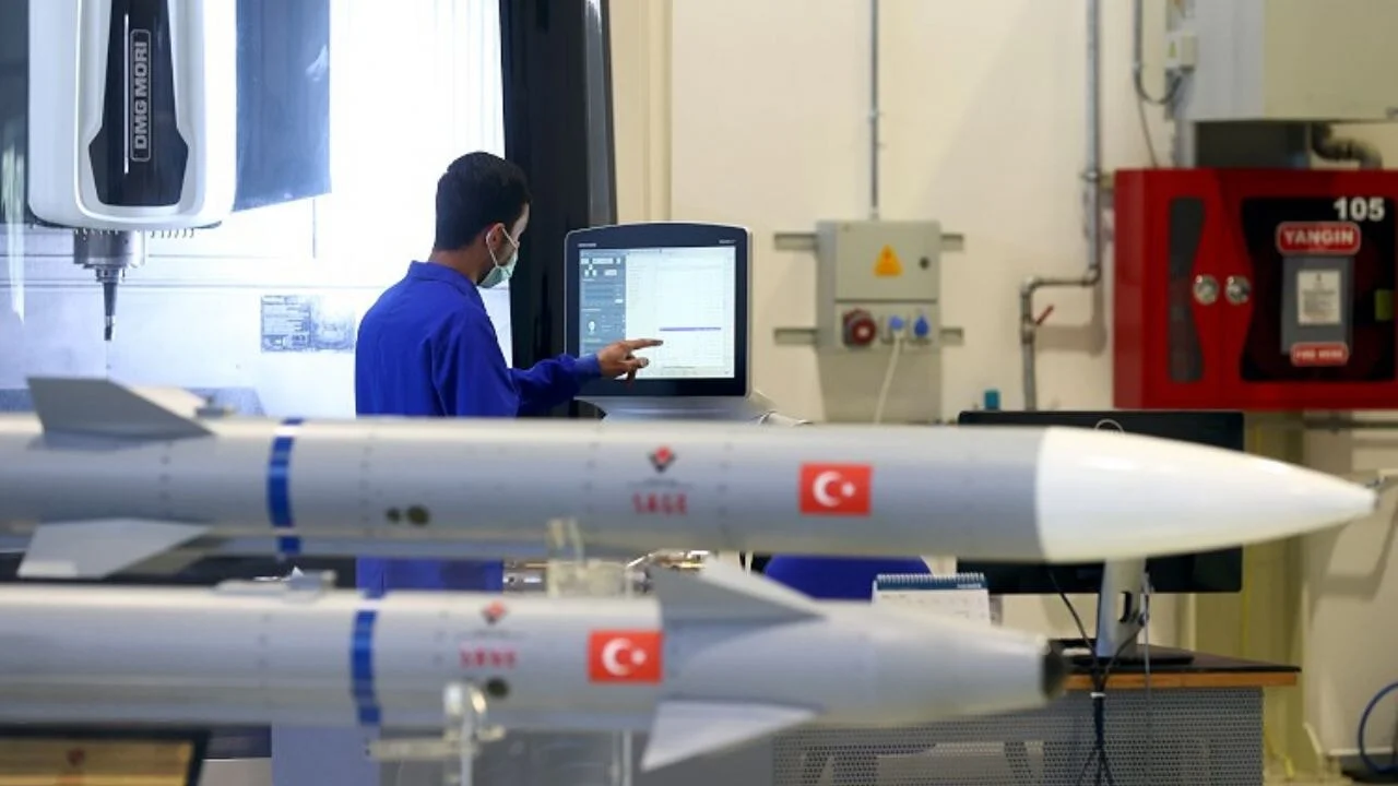 TÜBİTAK SAGE tarafından geliştirilen Türkiye'nin ilk RamJet İtkili Hava Füzesi GÖKHAN, IDEF 2025'te tanıtıldı
