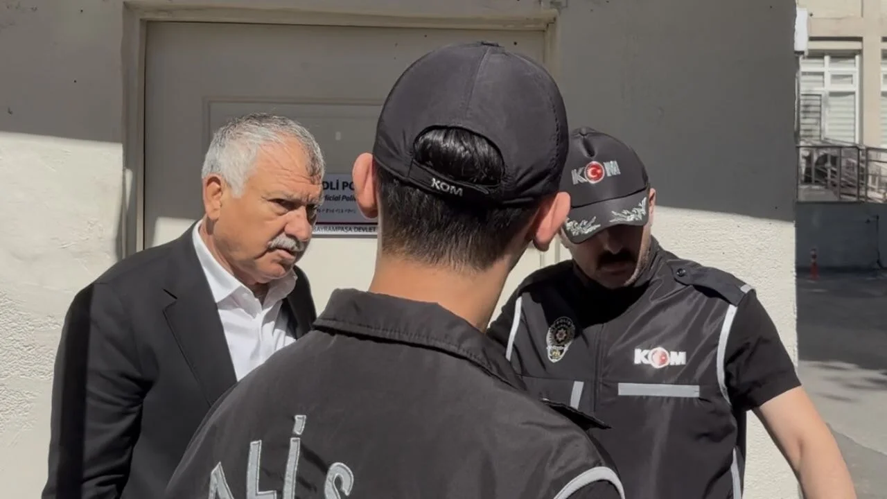 Adana ve Adıyaman'da deprem etkisi: Belediye başkanları gözaltına alındı