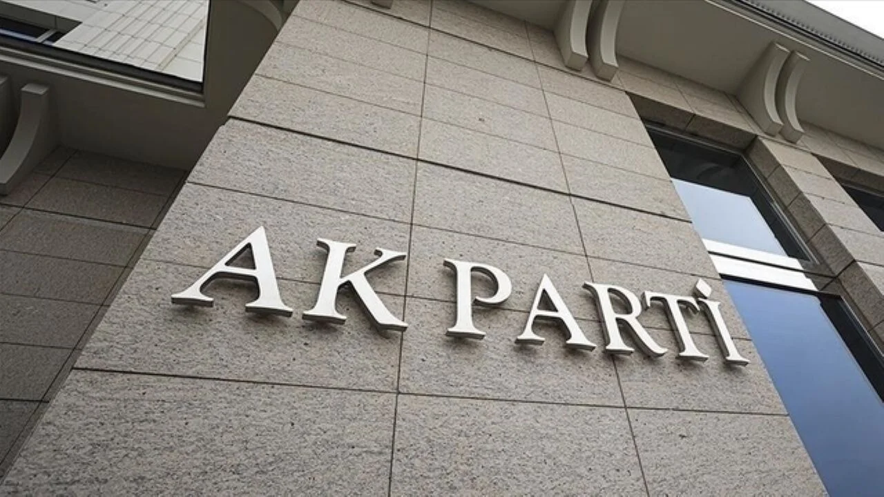 AK Parti'den 15 Temmuz mesajı: Milletin onurudur