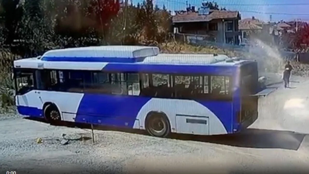 Ankara'da EGO otobüsü alev alev yandı