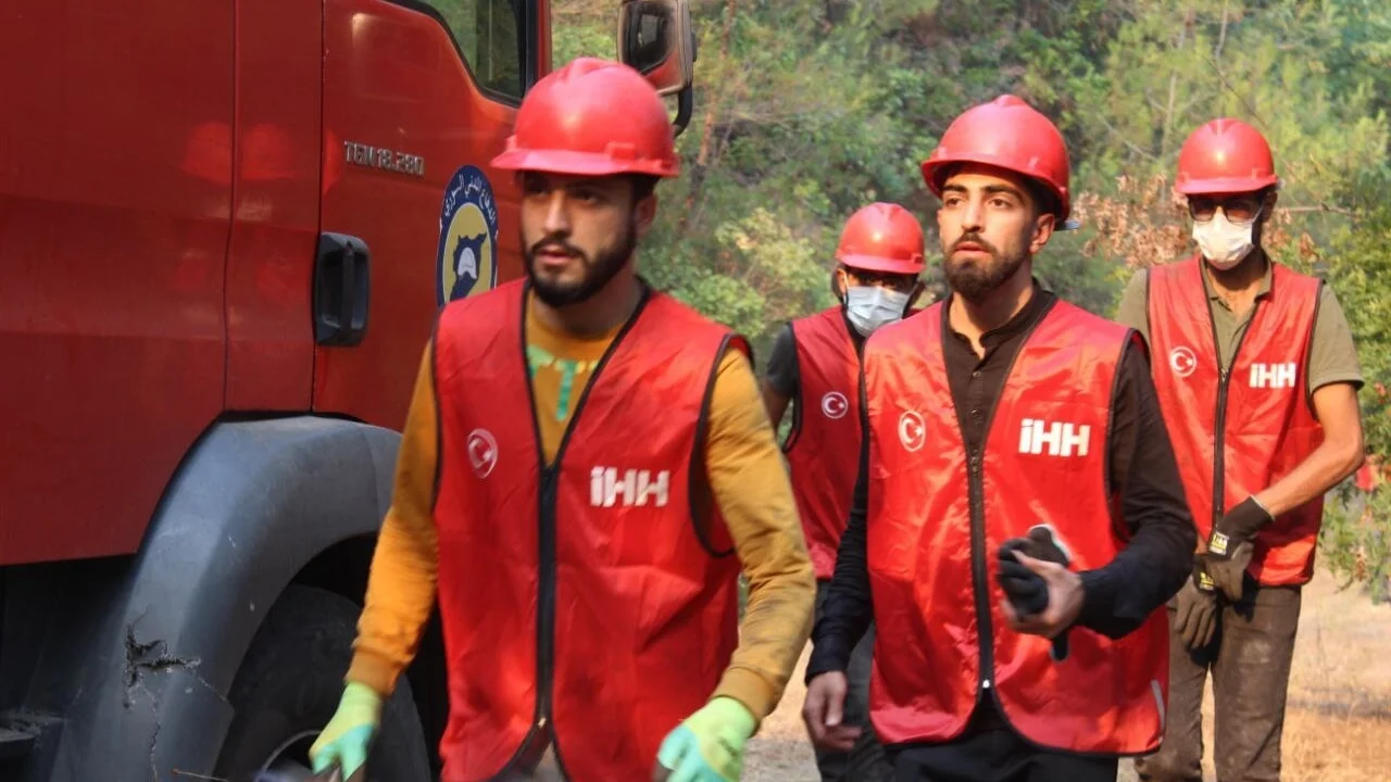 Bayırbucak'taki Türkmen köylerinde orman yangınları sürüyor