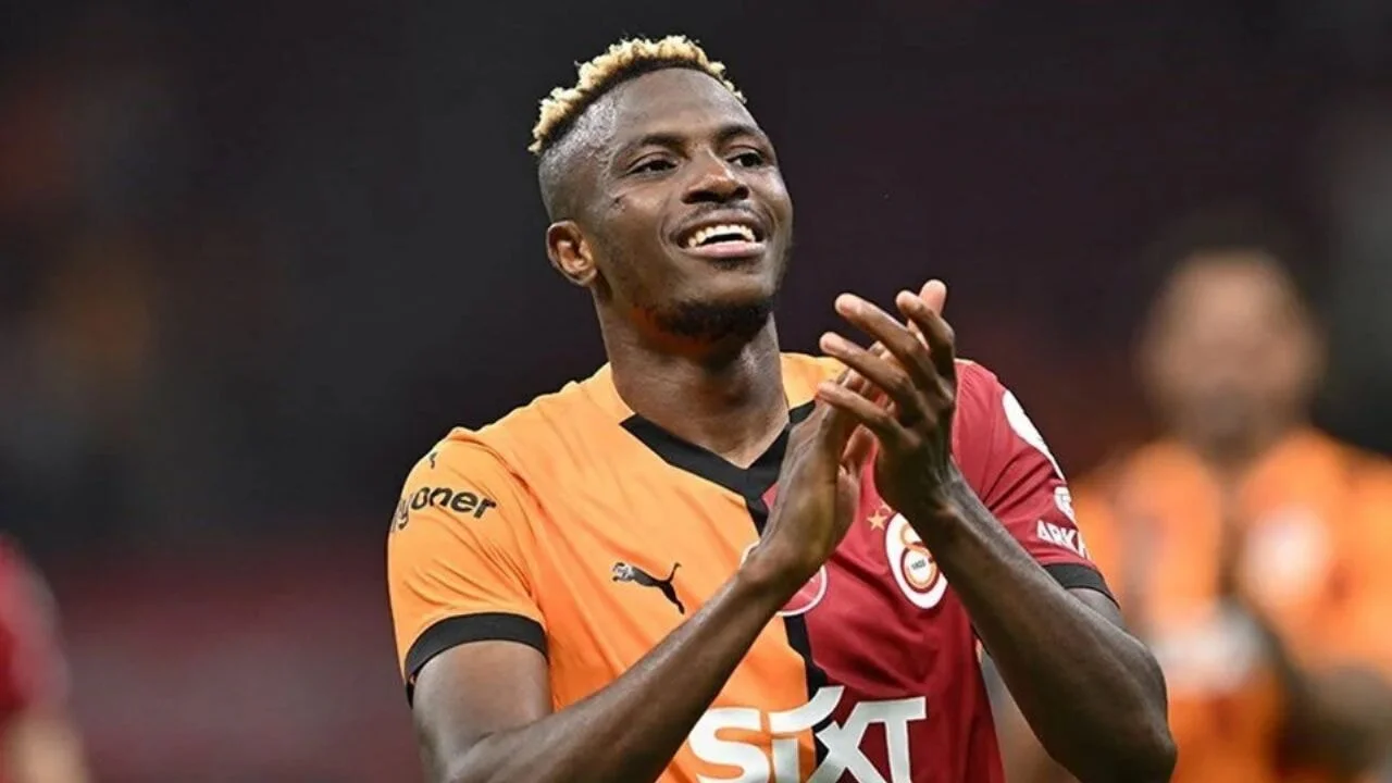 Osimhen'den 4 yıllık imza!