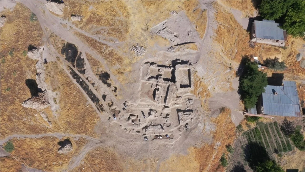 Elazığ'da arkeolojik kazılarda 6 bin yıllık tapınak alanı bulundu