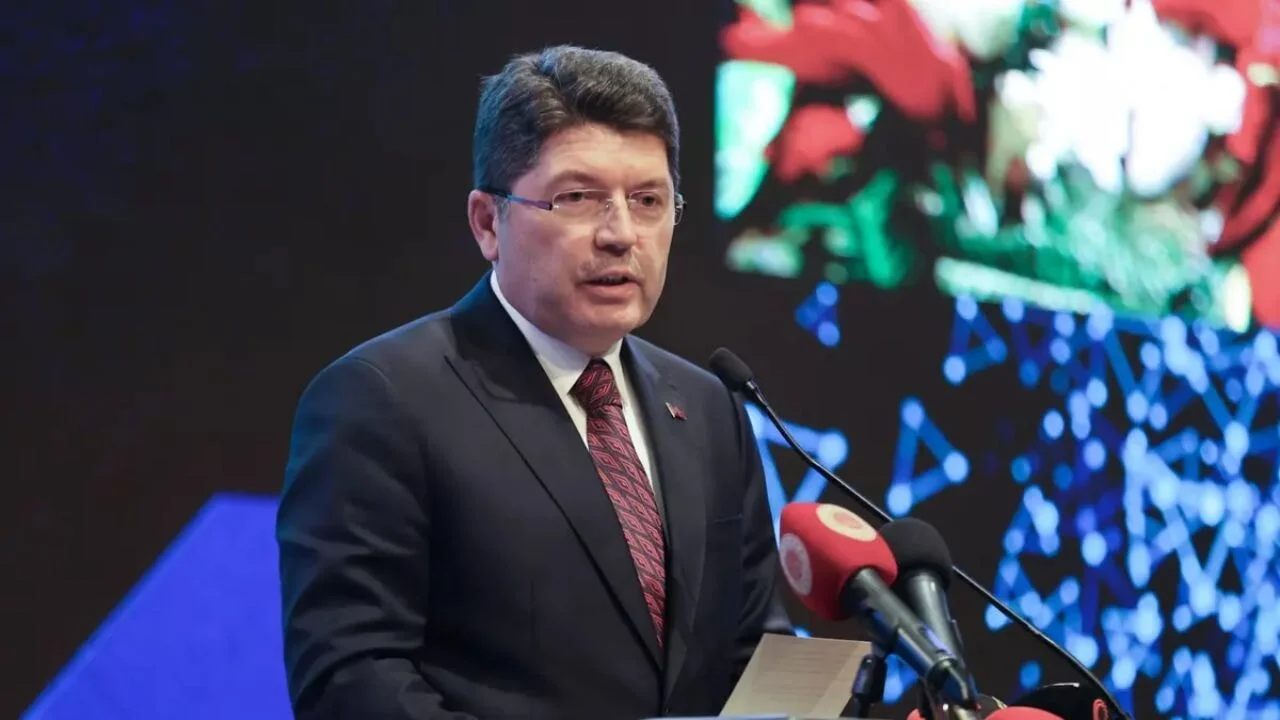 Erdoğan'a hakaret eden 42 kişiye operasyon: Tunç'tan sert tepki