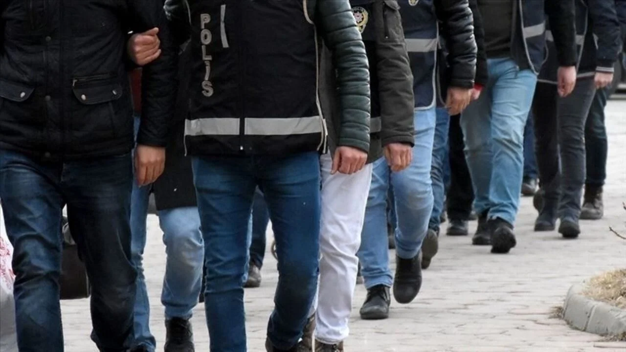 FETÖ'nün para trafiğine operasyon: 2 ilde eş zamanlı gözaltı