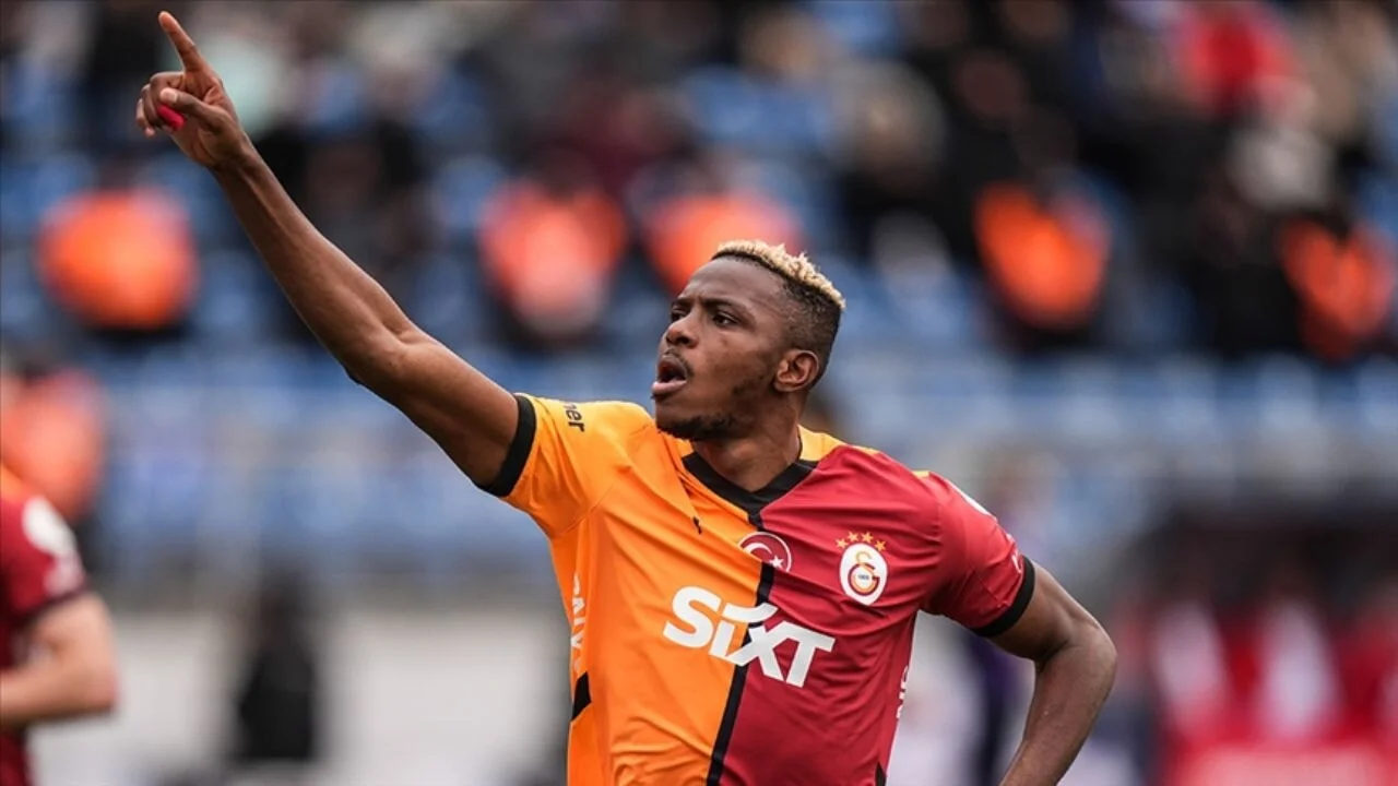 Galatasaray Osimhen için bastırıyor, Napoli'nin derdi başka...