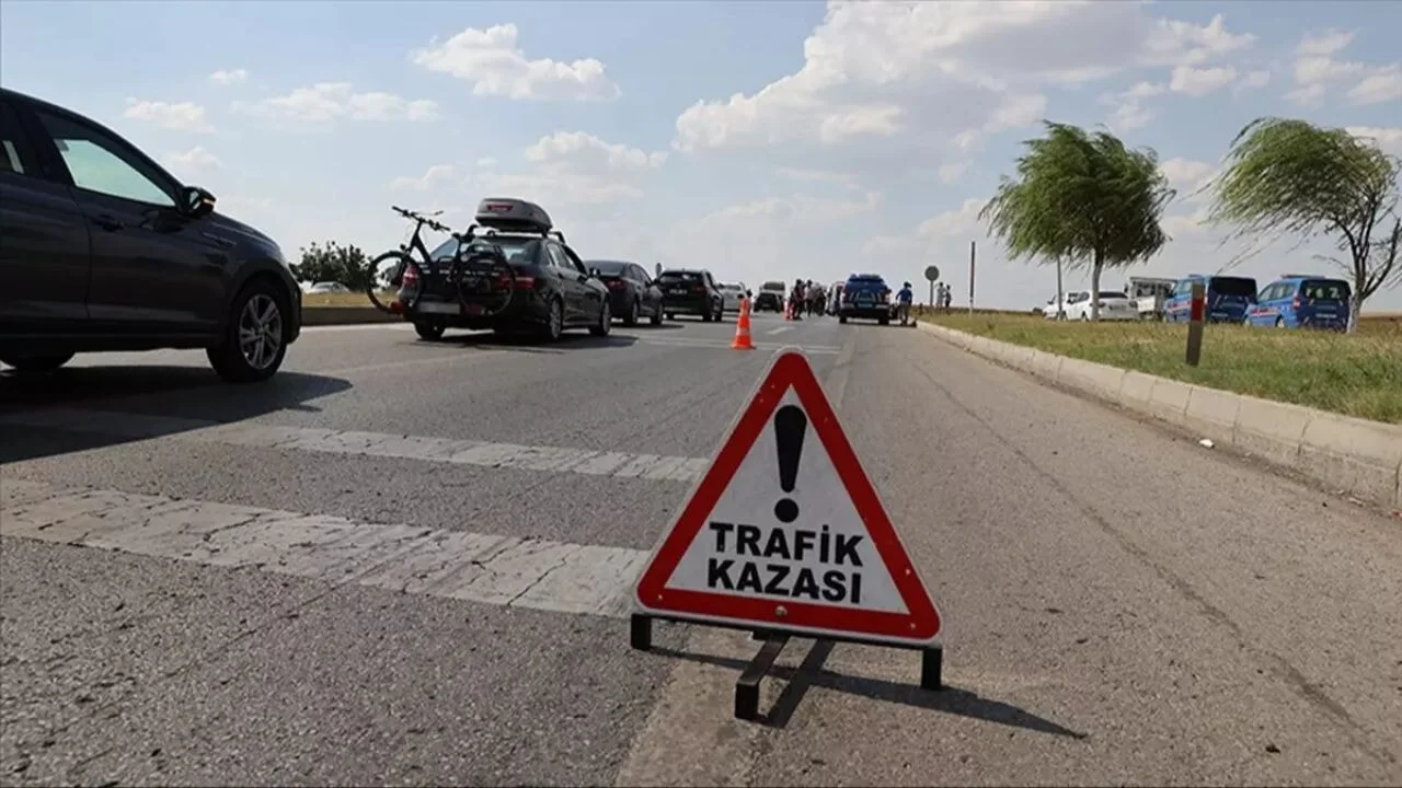 Gaziantep'te tır ile işçi servisi çarpıştı: 8 yaralı