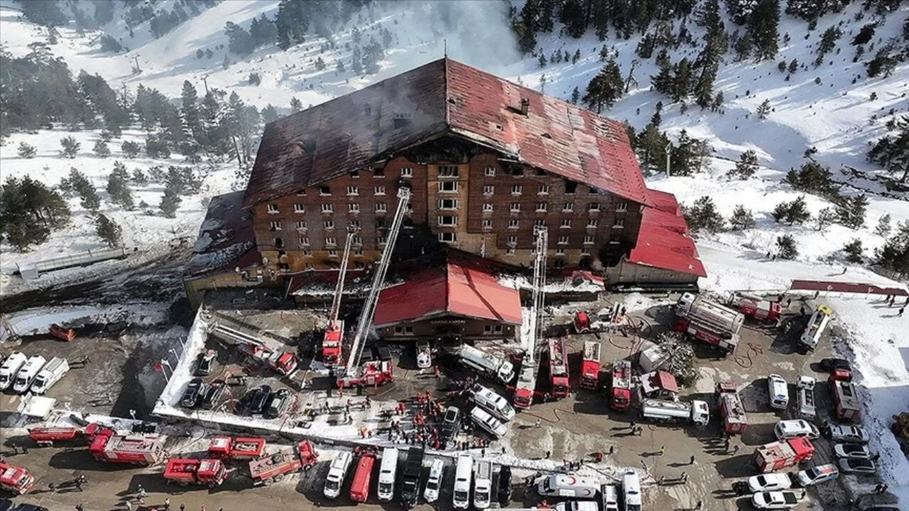 Grand Kartal Otel yangınında 3 bürokrata soruşturma