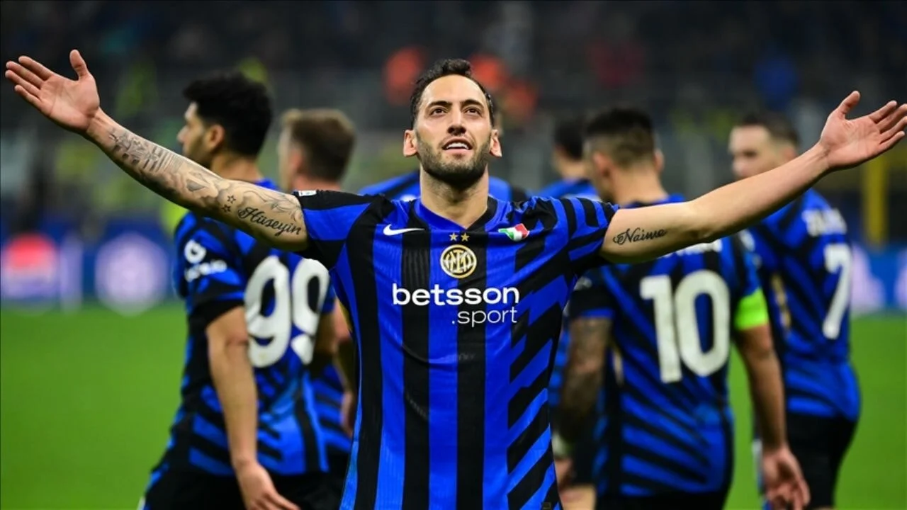 Hakan Çalhanoğlu'ndan transfere nokta koyan açıklama