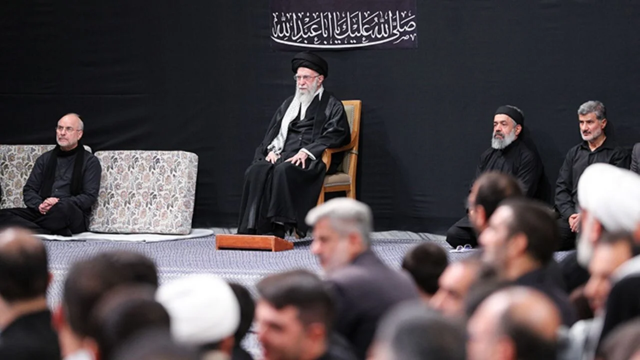 Hamaney, İsrail ile savaşın ardından ilk kez halkın karşısında