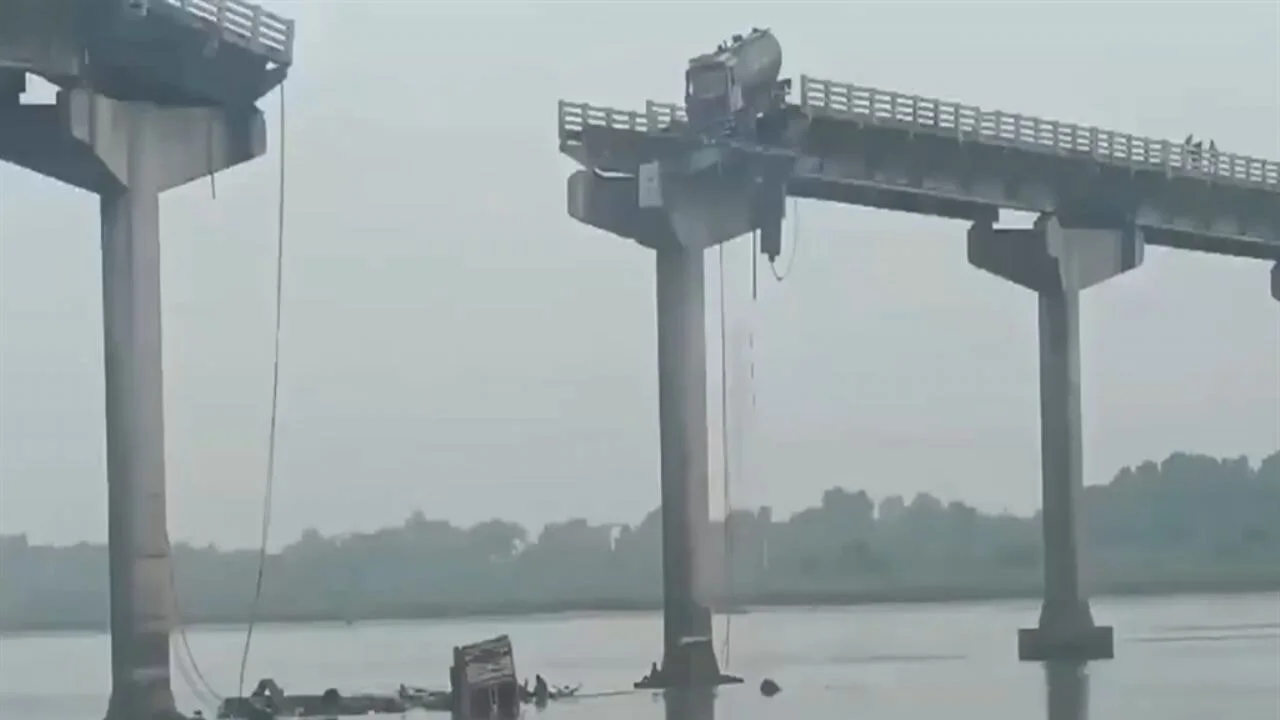 Hindistan'da köprü faciası: 9 ölü