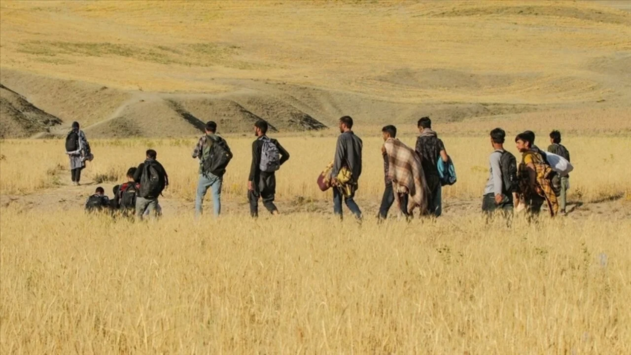 İran, Afgan göçmenleri sınır dışı ediyor
