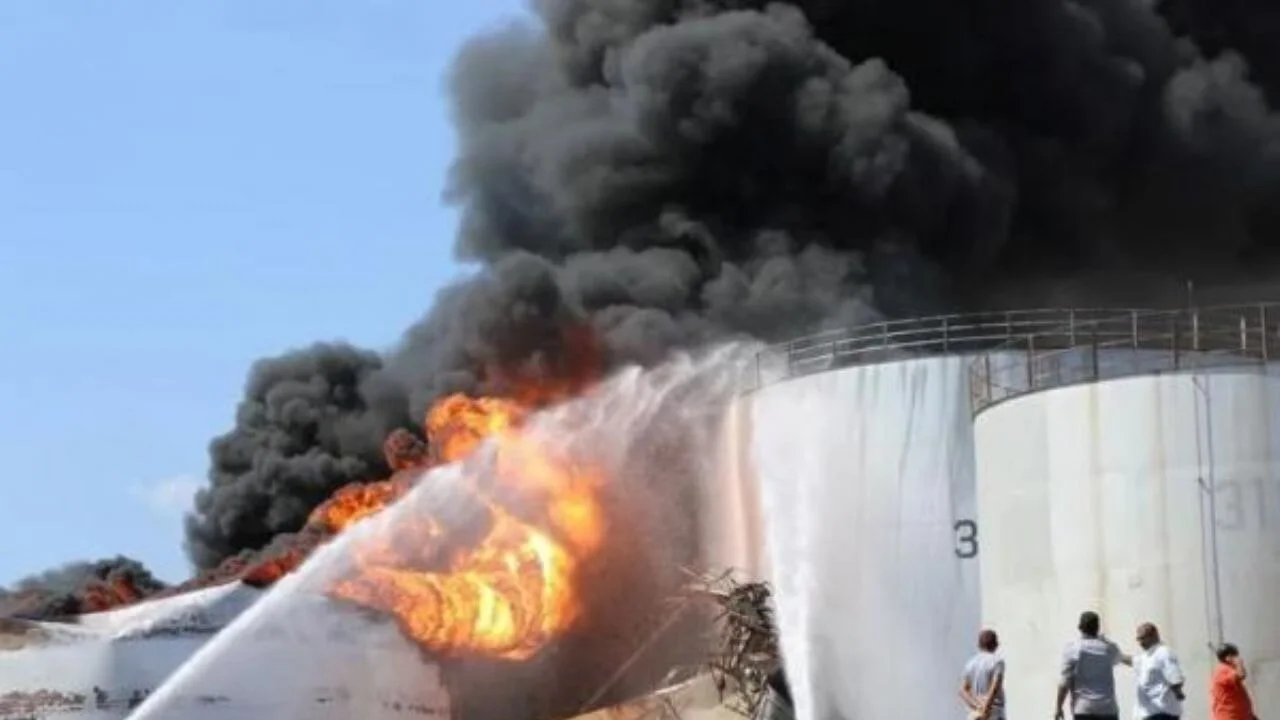 İran'da petrol rafinerisinde yangın