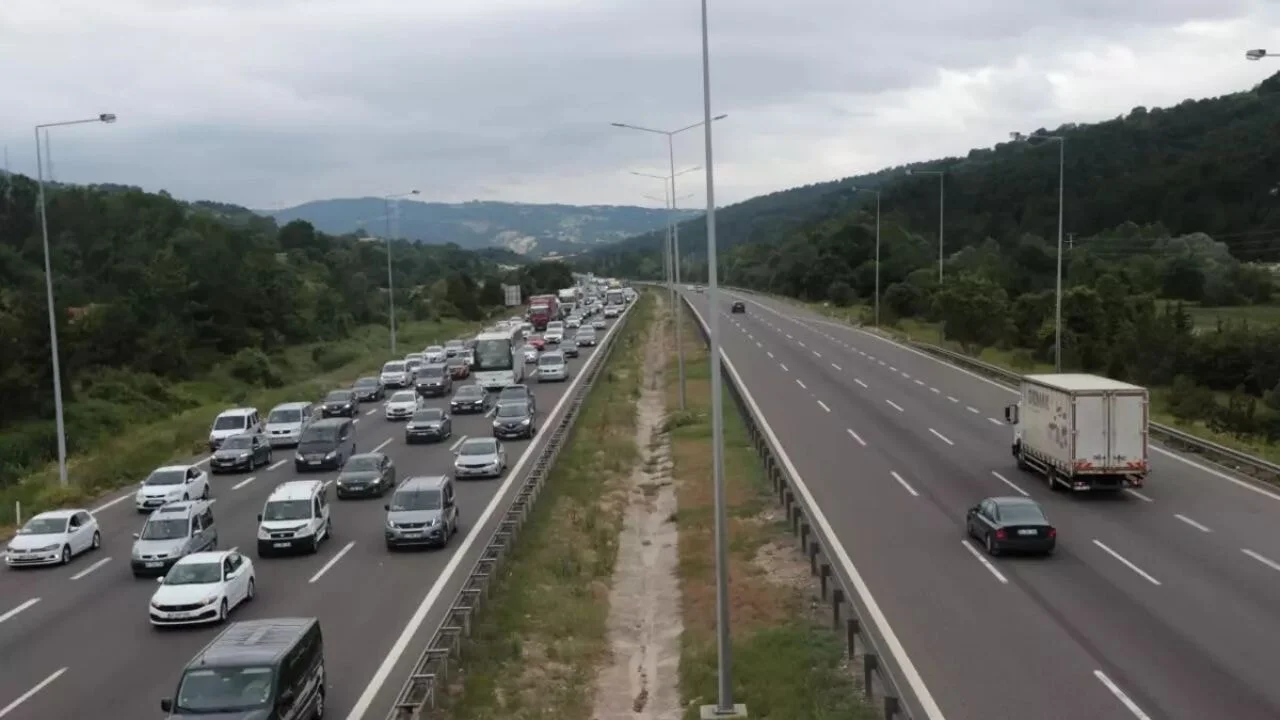 İstanbul yönünde 3 şerit kapatıldı! Alternatif güzergâh önerisi