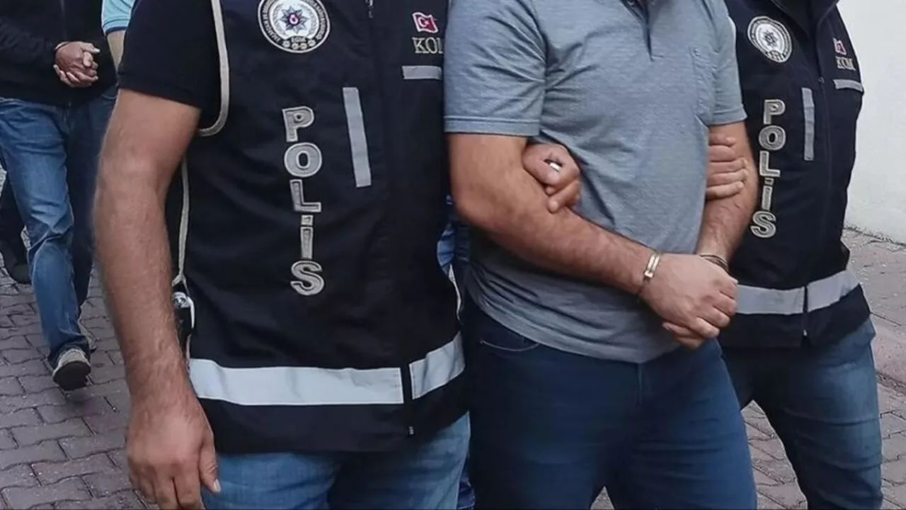 İzmir merkezli 60 ilde FETÖ operasyonu: 270 gözaltı