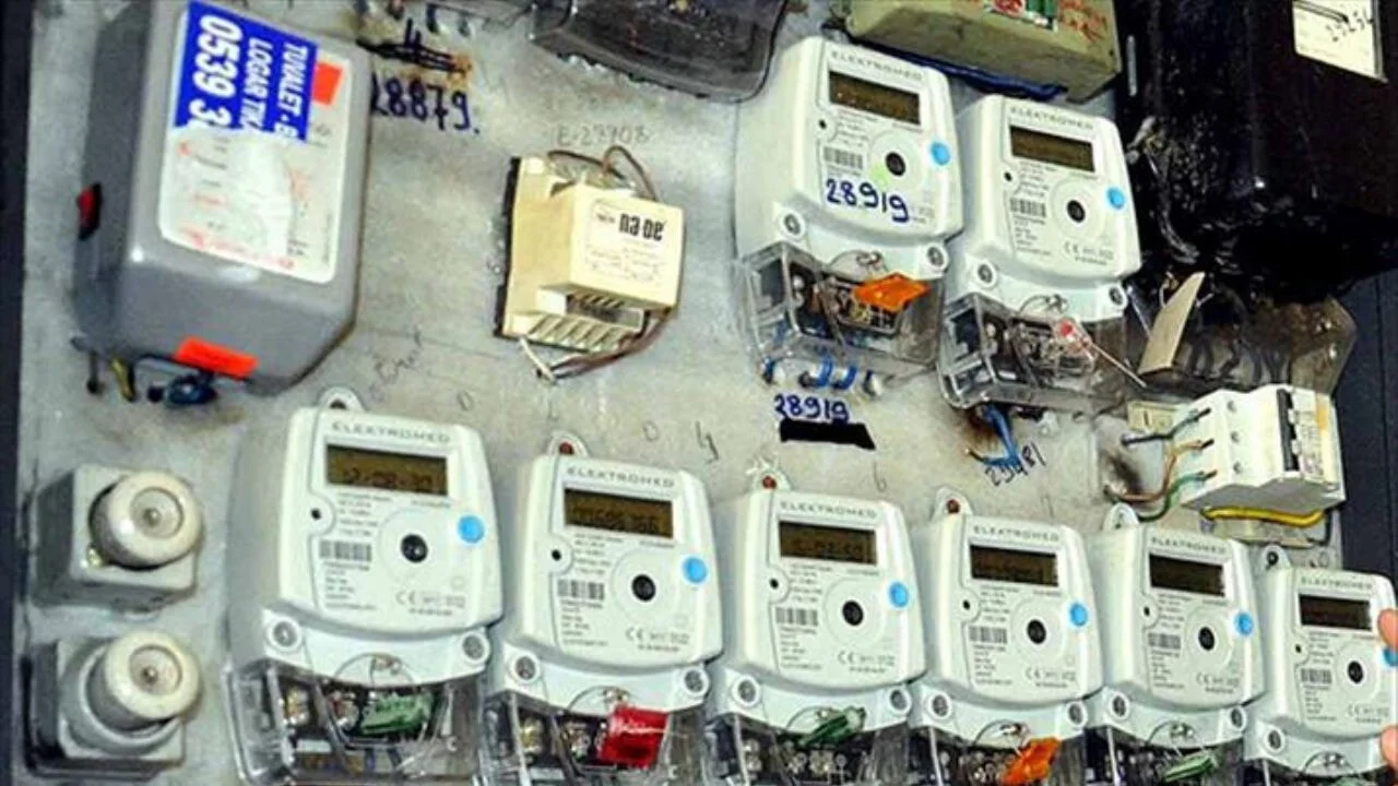 Kiracıyı evden çıkarmak için sayaçları söken emlakçıya hapis cezası