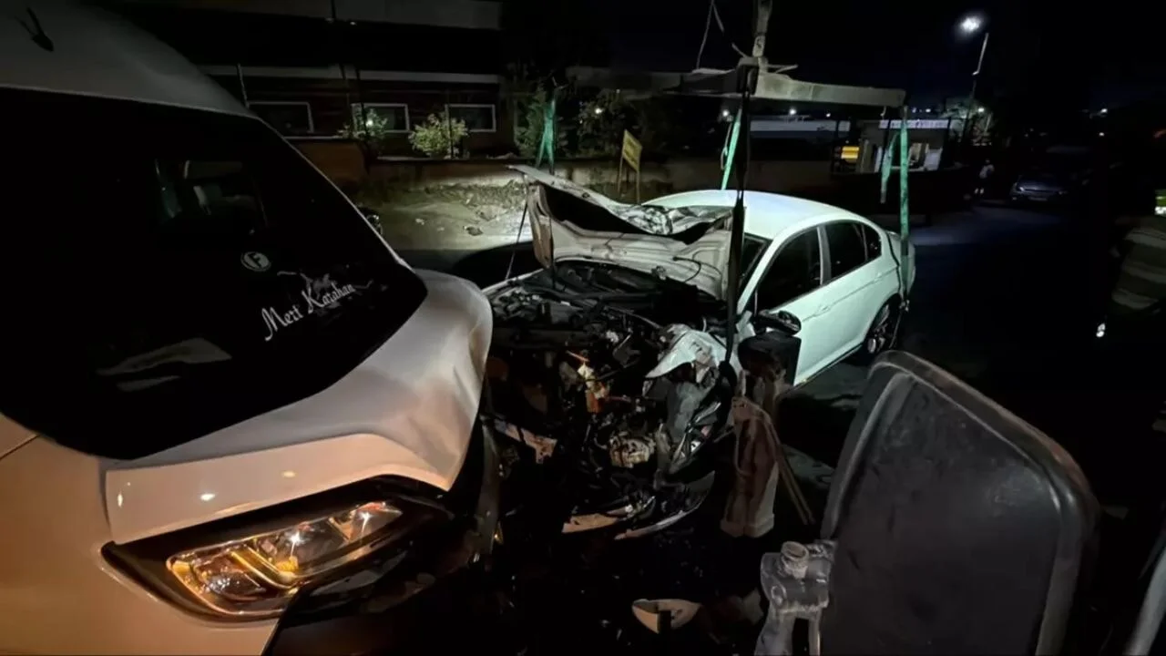 Kocaeli Gebze'de servis minibüsü kazası: 10 kişi yaralandı