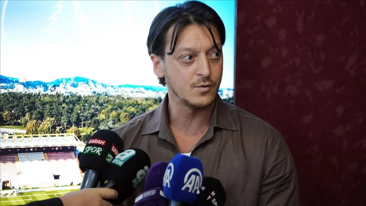 Mesut Özil'den futbol okulu açıklaması