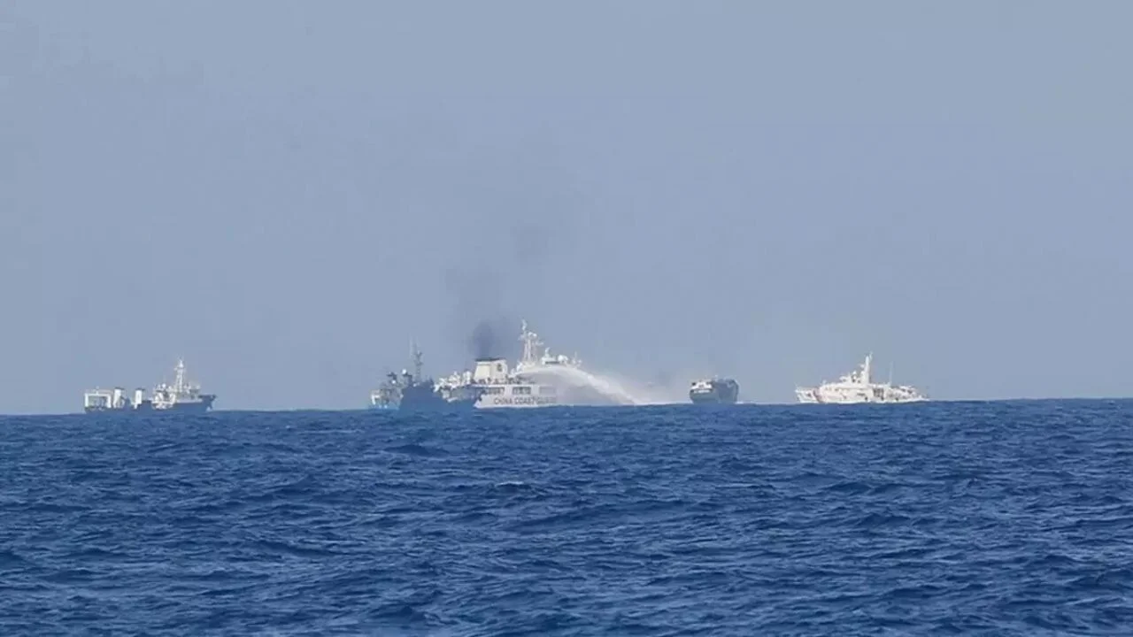 Silahlı Çin gemileri Japon sularına girdi: Doğu Asya'da kriz kapıda