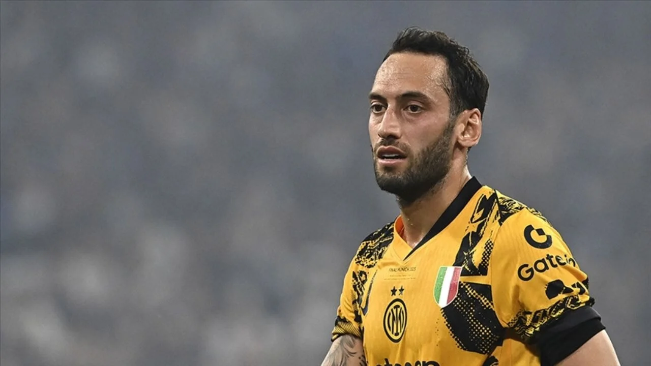 Takımda hedef alınan Hakan Çalhanoğlu'dan açıklama