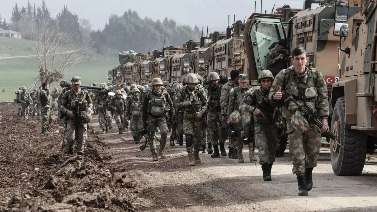 Türk ordusu Suriye'ye giriyor