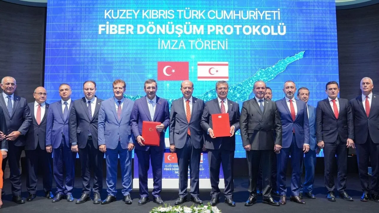 Türkiye Cumhuriyeti Hükümeti ve Kuzey Kıbrıs Türk Cumhuriyeti Hükümeti arasında gerçekleşen protokol ile KKTC'deki fiberleşmeyi Türk Telekom sağlayacak