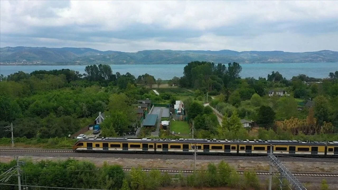 Bakan Uraloğlu'dan ikinci Milli Banliyö Tren Seti duyurusu