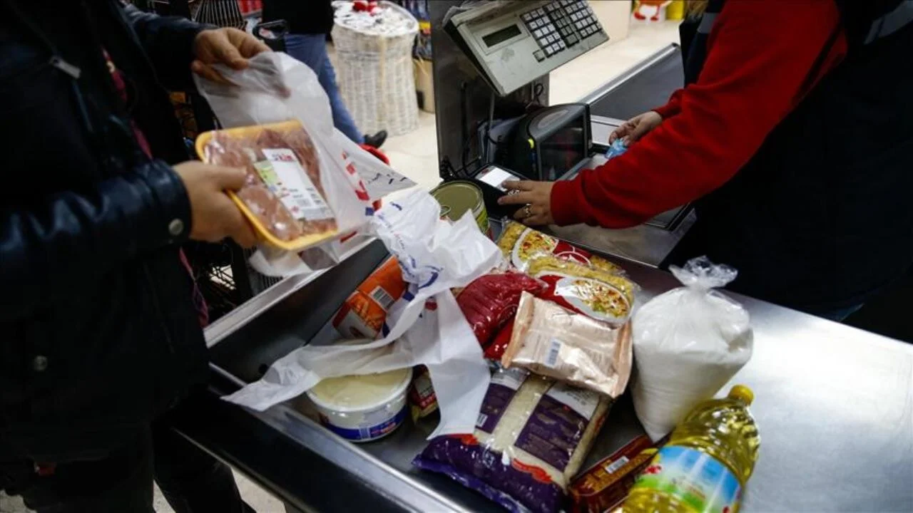 Zincir marketlerdeki salamda domuz eti çıktı!