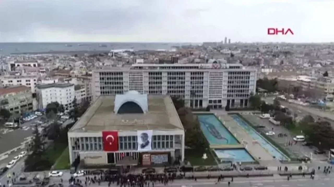 İBB soruşturması kapsamında gözaltına alınan 13 kişi adliyeye sevk edildi