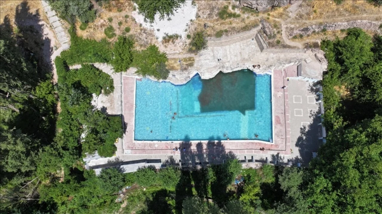 Erciyes'in suyuyla beslenen 400 yıllık doğal havuz