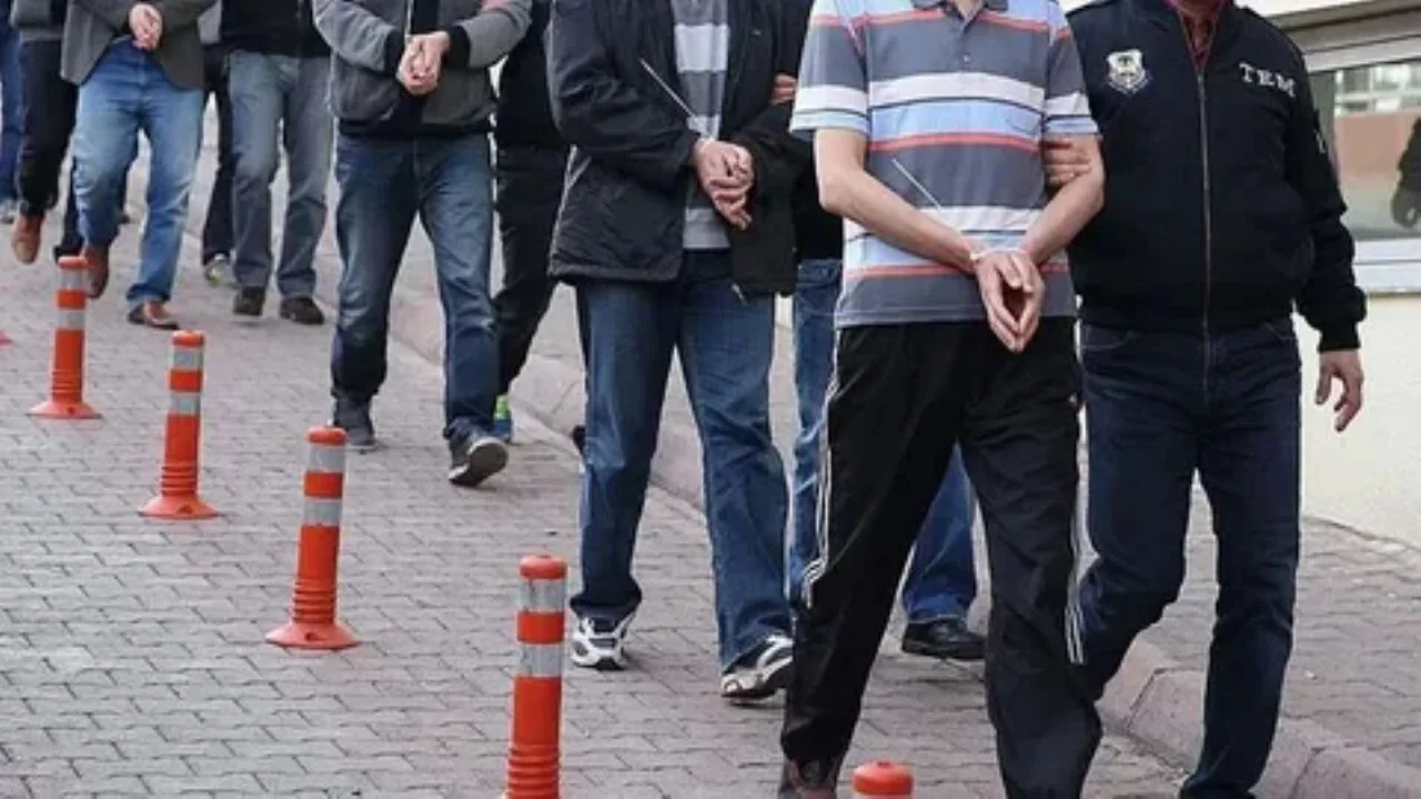 FETÖ'ye yönelik operasyonlarda 49 şüpheli yakalandı