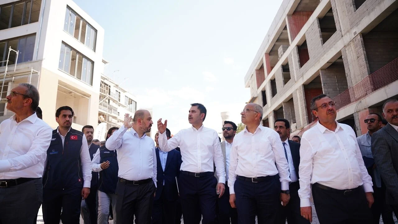 Bakan Kurum'dan Bakırcılar Çarşısı'nda '24 saat mesai' paylaşımı