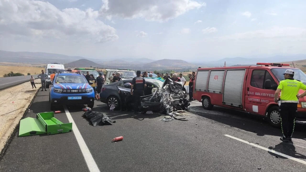 Tokat'ta korkunç kaza! 2 otomobil çarpıştı, çok sayıda ölü ve yaralı