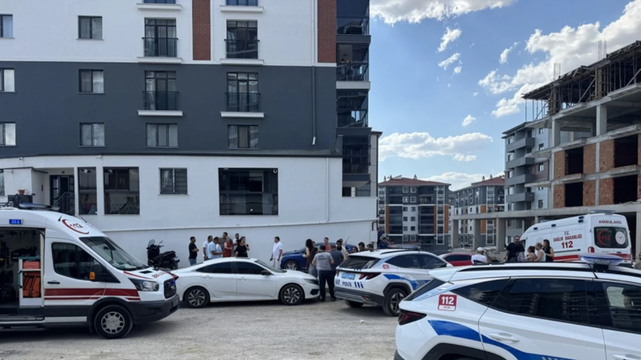 Edirne'de baba dehşeti: Eşi ve oğlunu boğarak öldürdü