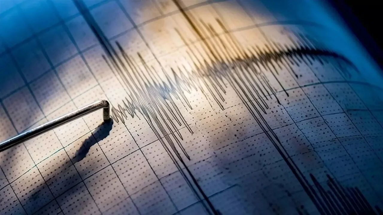 Balıkesir'de deprem paniği: Vatandaşlar parklara çadır kurdu