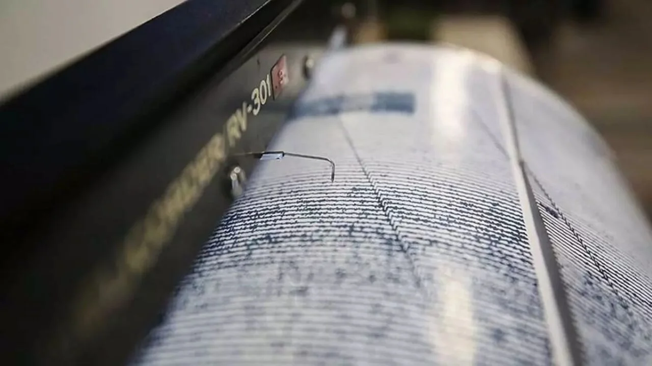 Balıkesir Sındırgı'da deprem meydana geldi
