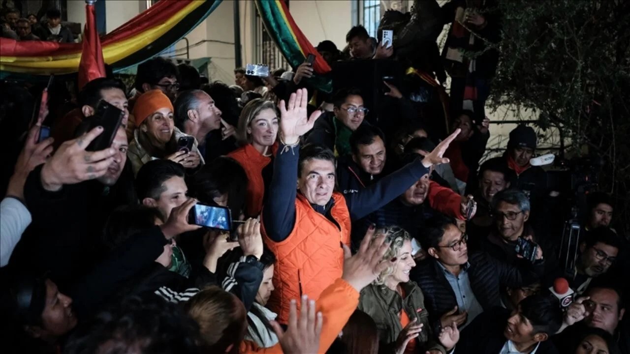 Bolivya'da solun 20 yıllık hakimiyeti son buldu: MAS tarihi yenilgi yaşadı