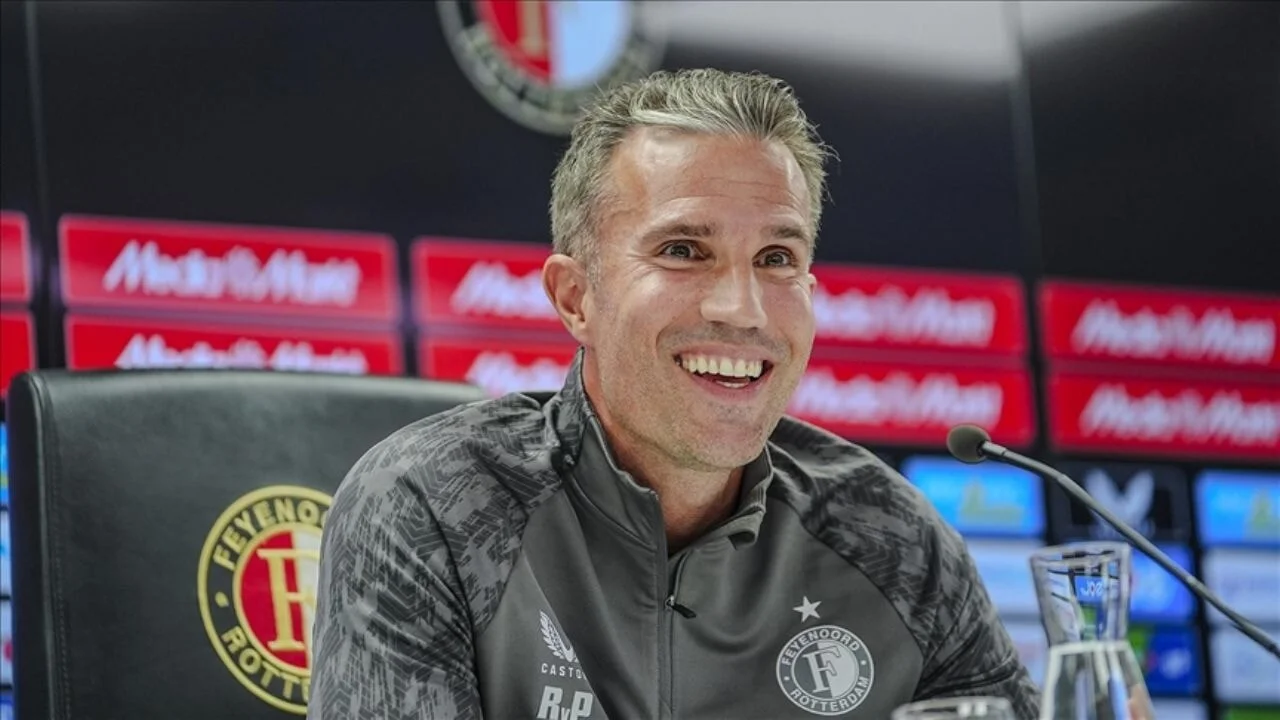 Fenerbahçe'nin rakibi Feyenoord'un Teknik Direktörü van Persie'den açıklama
