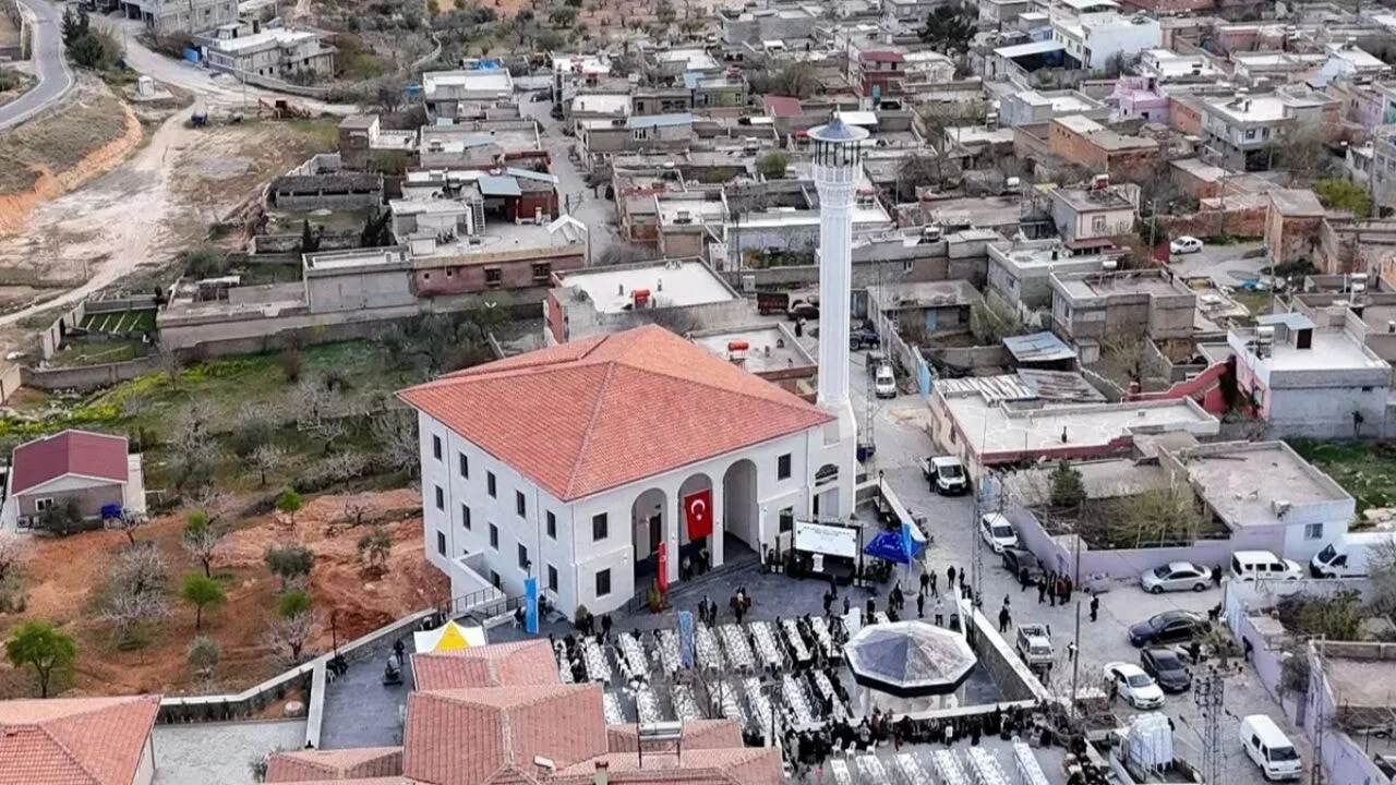 Gaziantep'te hayırsever iş insanı 6 Şubat depreminde yıkılan camiyi yeniden inşa ettirdi