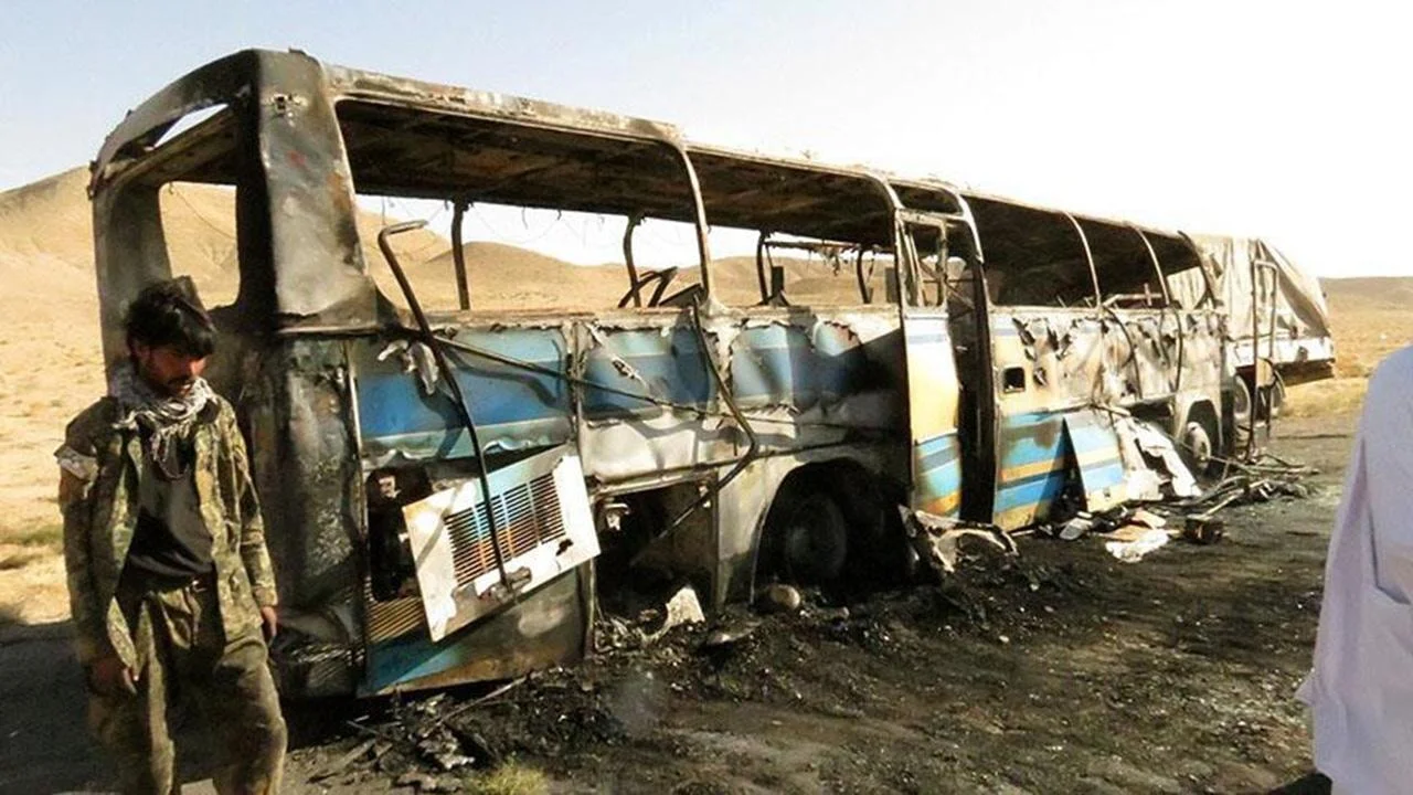 Göçmenleri taşıyan otobüs kazada alev aldı: 71 ölü