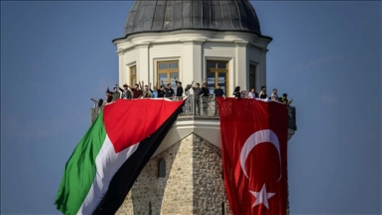 İstanbul Boğazı'nda Gazze'yi selamlama etkinliği düzenlendi